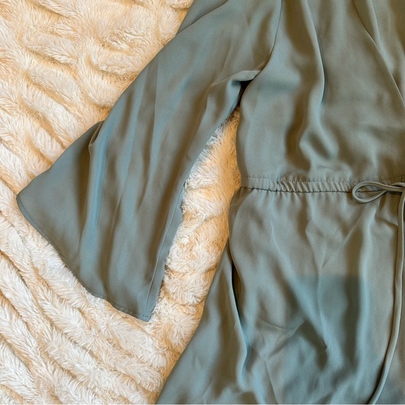 Show Me Your Mumu Roxy Romper Silver Sage Size Small - Picture 6 of 13